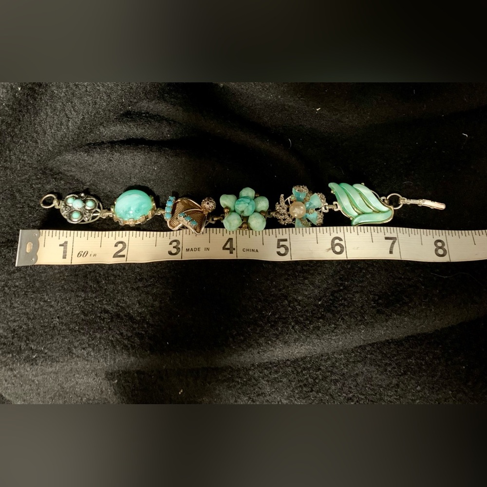 Vintage 1950s/60s Turquoise Tone Charm Bracelet – Gold Tone – Unsigned - Picture 8 of 8